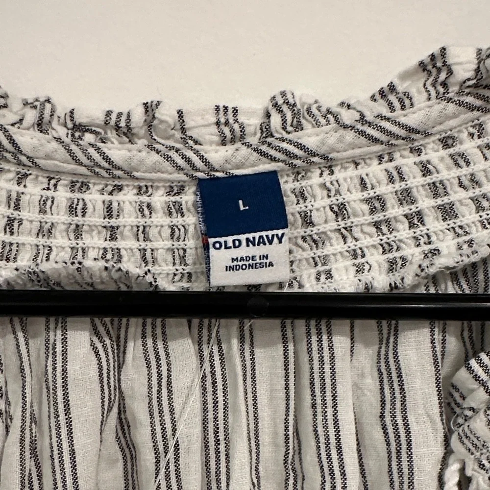 Old Navy Women's Black and White Striped Blouse - Picture 5 of 6